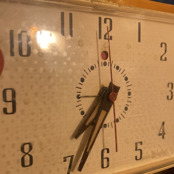 Vintage GE Electric Alarm Clock - Picture 10 of 10